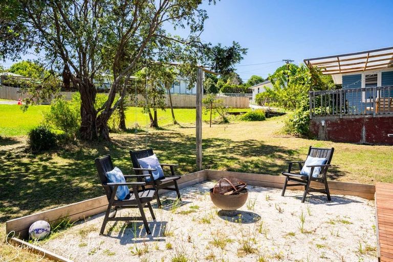 Photo of property in 19 Whaka Street, Maungaturoto, 0520