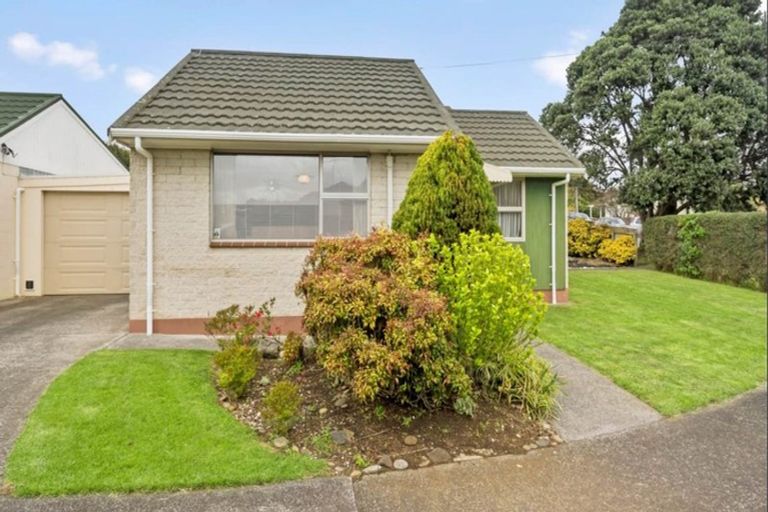 Photo of property in 1/11 Thornton Road, Milford, Auckland, 0620