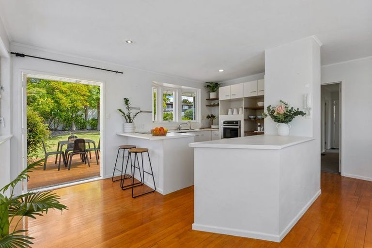 Photo of property in 631 Beach Road, Rothesay Bay, Auckland, 0630