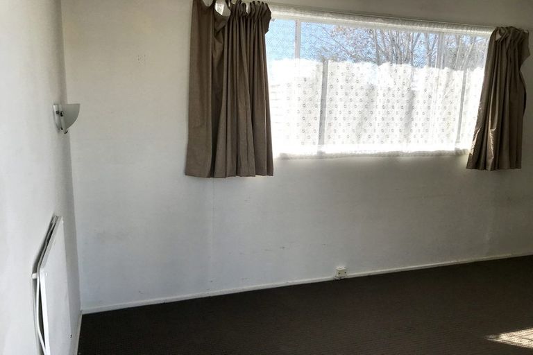 Photo of property in 70 Smythe Road, Henderson, Auckland, 0612