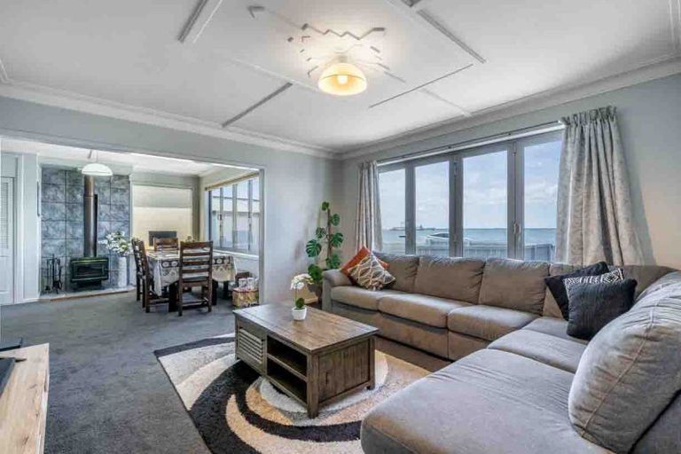 Photo of property in 246 Marine Parade, Bluff, 9814