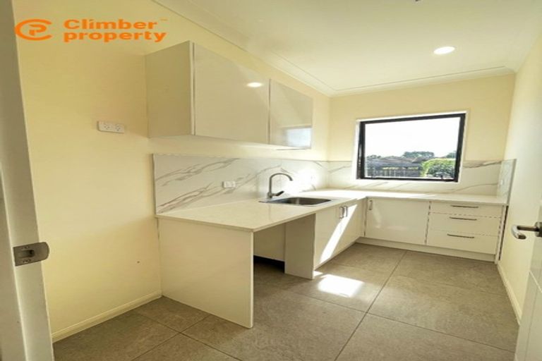 Photo of property in 12 Te Awa Place, Red Beach, 0932