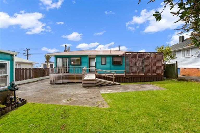 Photo of property in 12 Garelja Road, Henderson, Auckland, 0612