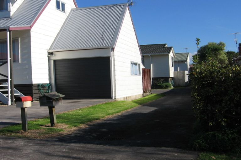 Photo of property in 1/56 Flanshaw Road, Te Atatu South, Auckland, 0610