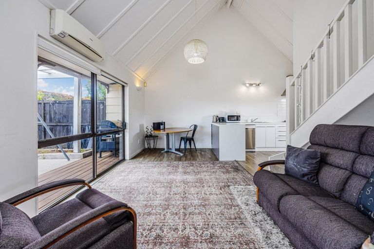 Photo of property in 12/58 Manuroa Road, Takanini, 2112