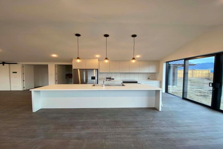 Photo of property in 28 Spur Ridge Rise, Jacks Point, 9371