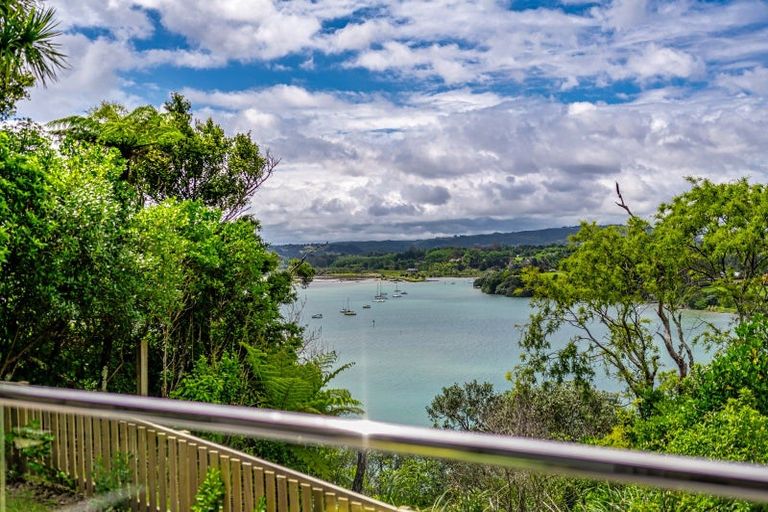 Photo of property in 41 Pohutukawa Avenue, Shelly Park, Auckland, 2014