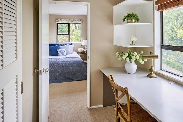 Photo of property in 40 Mercury Way, Whitby, Porirua, 5024