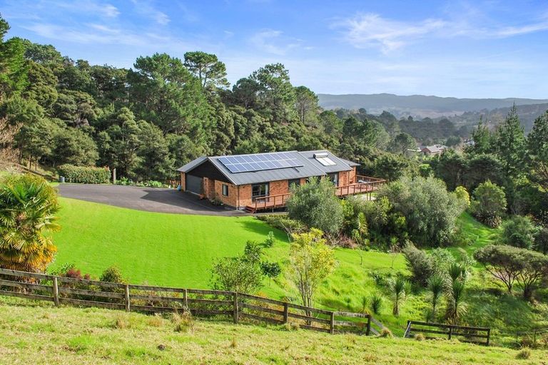 Photo of property in 422 Ridge Road, Coatesville, Albany, 0793