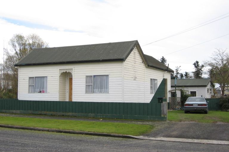 Photo of property in 2 Queen Street, Milton, 9220