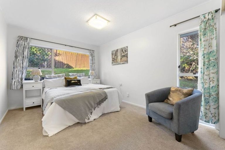 Photo of property in 77 Kennedy Avenue, Forrest Hill, Auckland, 0620