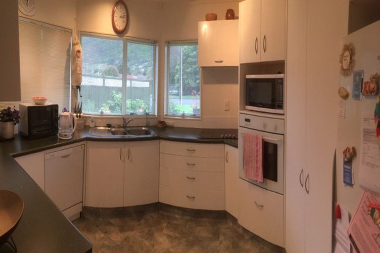 Photo of property in 52 Parata Street, Waikanae, 5036