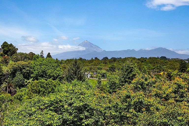 Photo of property in 9e Kereru Place, Upper Vogeltown, New Plymouth, 4310