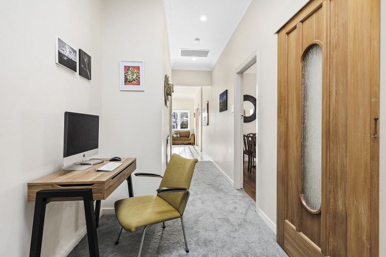 Photo of property in 19 Cavendish Square, Strathmore Park, Wellington, 6022