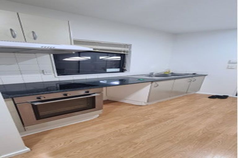 Photo of property in 37 Rakich Place, Henderson, Auckland, 0612