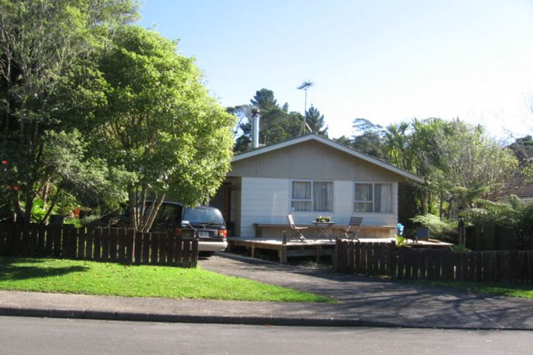 Photo of property in 33 Onedin Place, Titirangi, Auckland, 0604