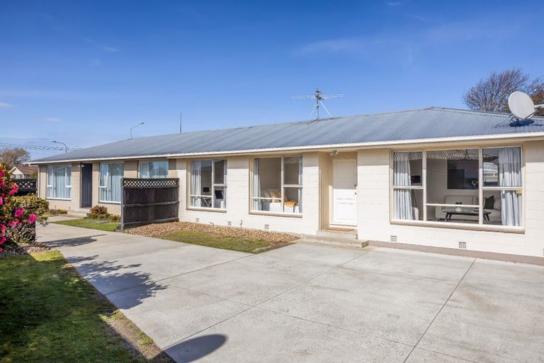 Photo of property in 2/18 Inwoods Road, Parklands, Christchurch, 8083