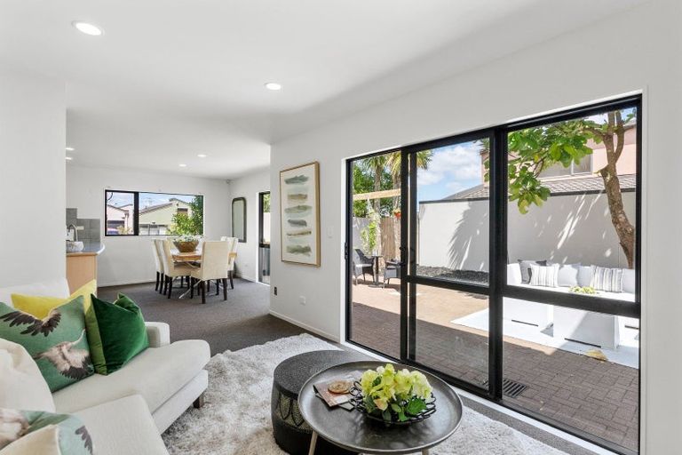 Photo of property in 11 Spalding Rise, Golflands, Auckland, 2013