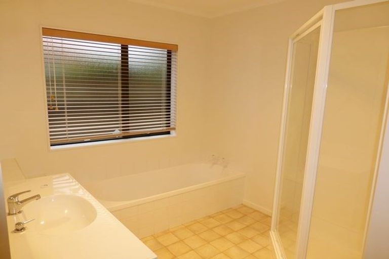 Photo of property in 11b Ross Crescent, Orewa, 0931