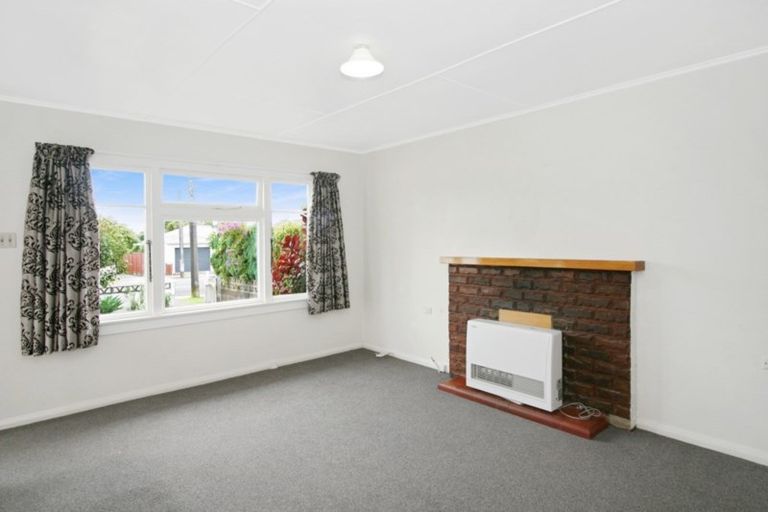 Photo of property in 34 Tarahua Road, Vogeltown, New Plymouth, 4310