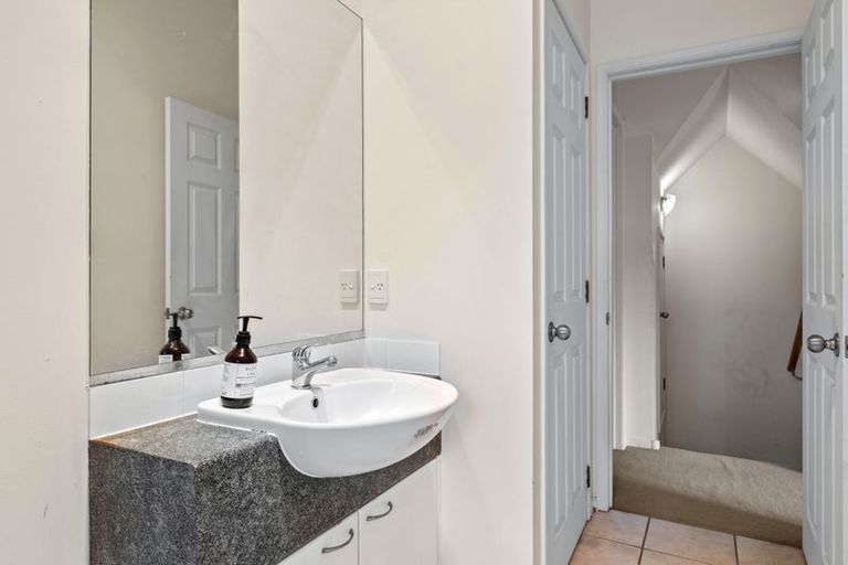 Photo of property in 1/52 Taharoto Road, Takapuna, Auckland, 0622