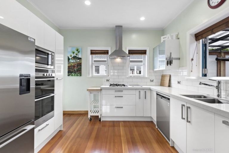 Photo of property in 10 Wayside, Miramar, Wellington, 6022