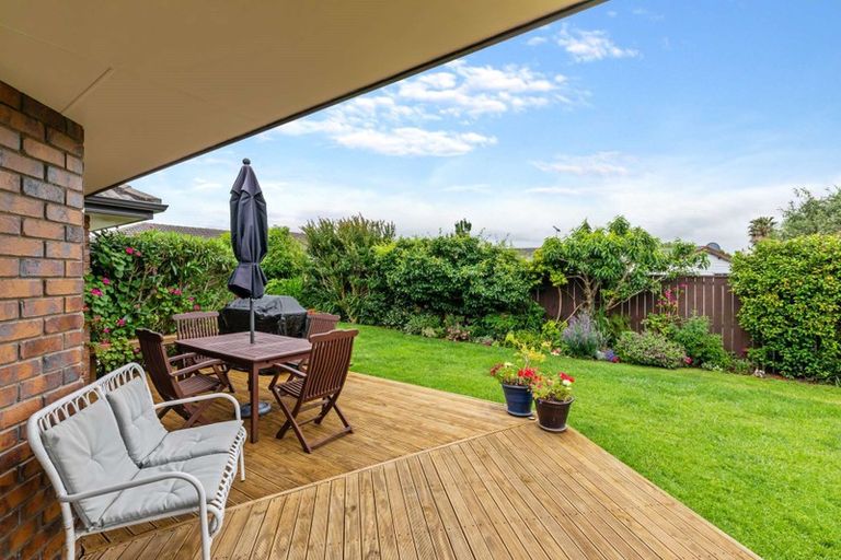 Photo of property in 13 Breaker Grove, Waiuku, 2123