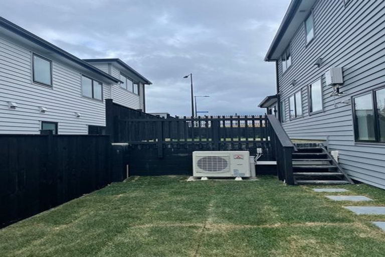 Photo of property in 2 Lumber Rise, Swanson, Auckland, 0614