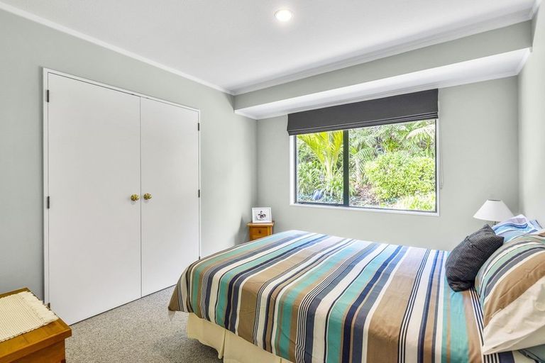 Photo of property in 77 Kakariki Grove, Waikanae, 5036