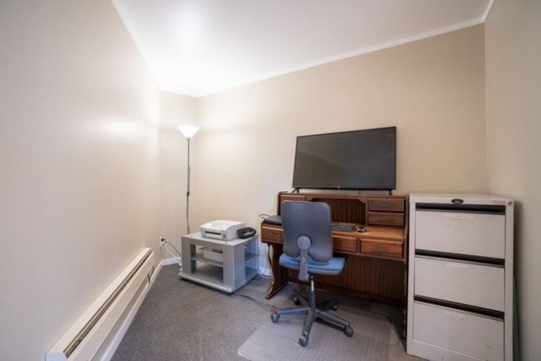 Photo of property in 39 Springdale Grove, Fitzherbert, Palmerston North, 4410