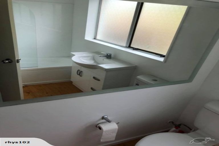 Photo of property in 3/24 Caesars Place, Churton Park, Wellington, 6037