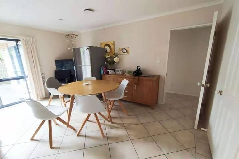 Photo of property in 10 Fulmar Way, Unsworth Heights, Auckland, 0632