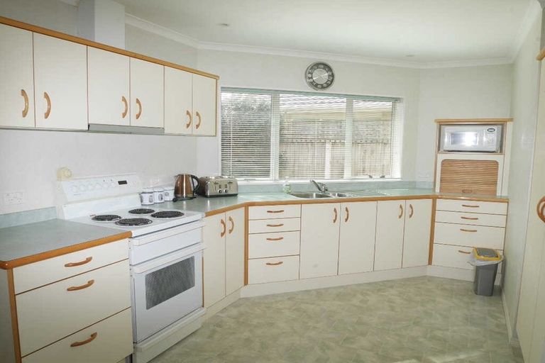 Photo of property in 9 Greenaway Road, Waikanae, 5036