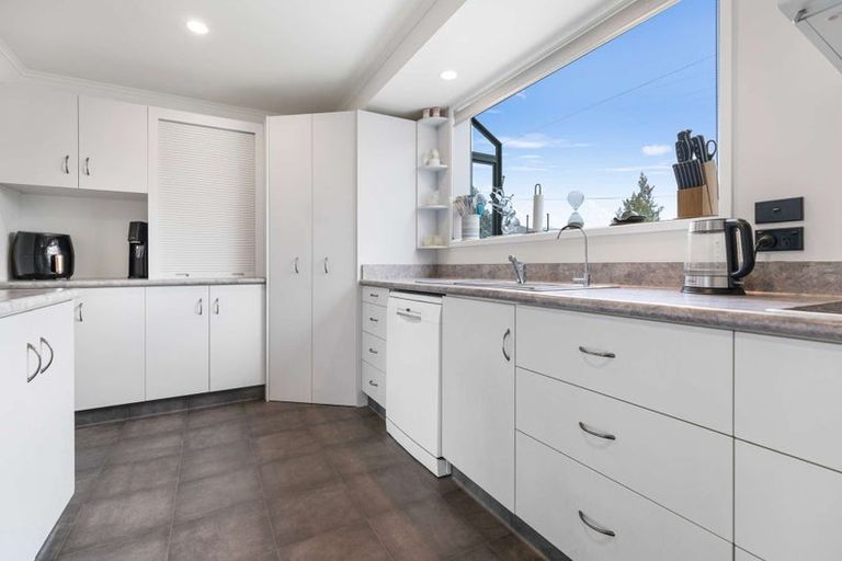 Photo of property in 10 Walnut Place, Owhata, Rotorua, 3010