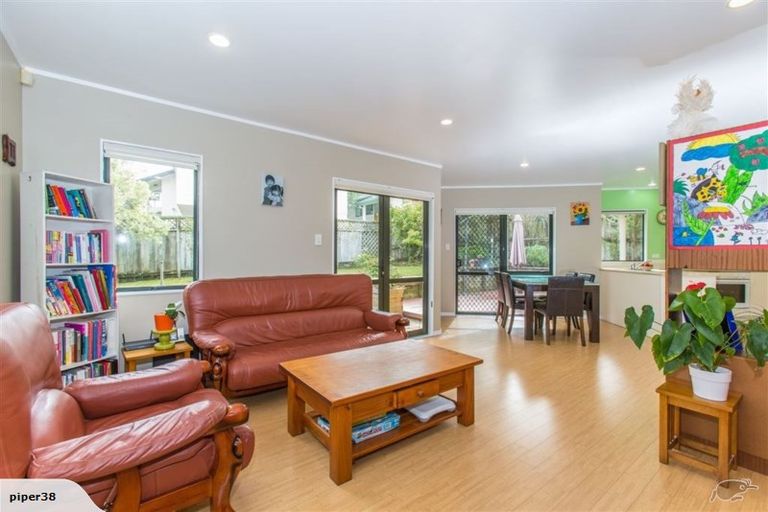 Photo of property in 1/3 Mossop Rise, Glenfield, Auckland, 0629