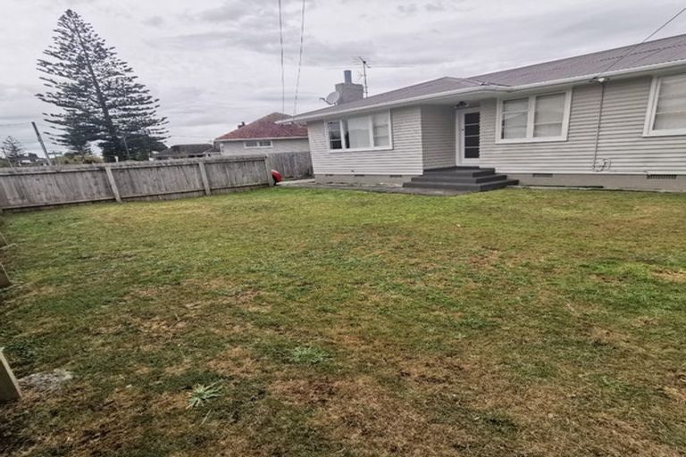 Photo of property in 19 Mcannalley Street, Manurewa East, Auckland, 2102
