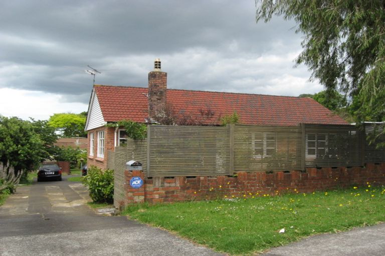 Photo of property in 1/25 Woodward Avenue, Mangere Bridge, Auckland, 2022