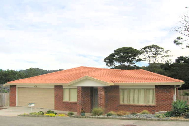 Photo of property in 17 Shah Place, Glen Eden, Auckland, 0602