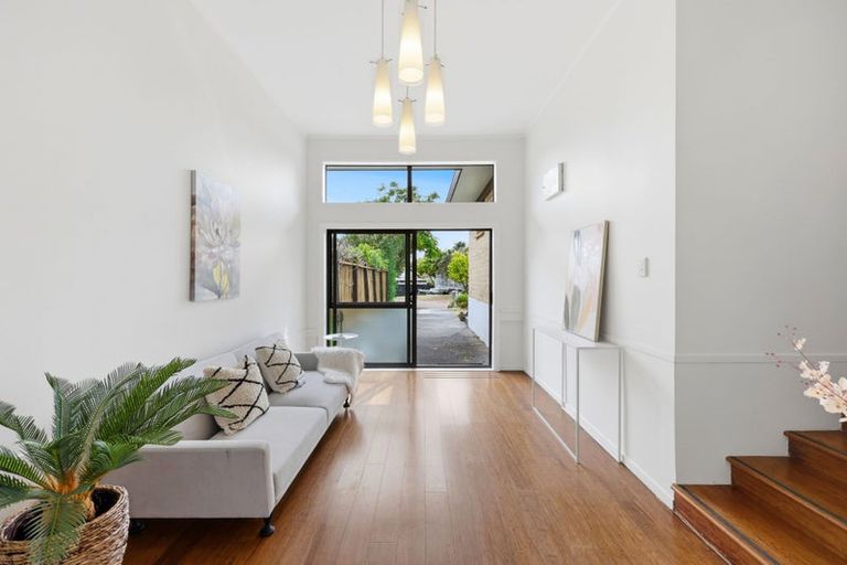 Photo of property in 2/39 Rapallo Place, Farm Cove, Auckland, 2012