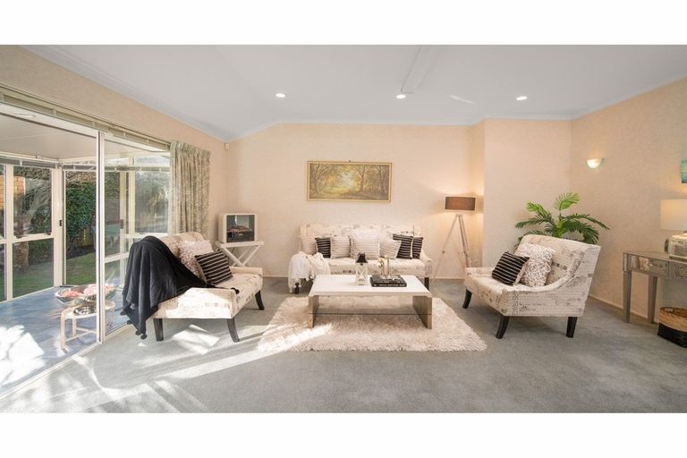 Photo of property in 15 Villa Grove, Ilam, Christchurch, 8041