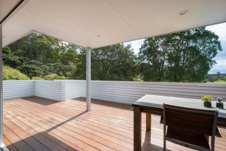 Photo of property in 142 Waitakere Road, Waitakere, Henderson, 0782