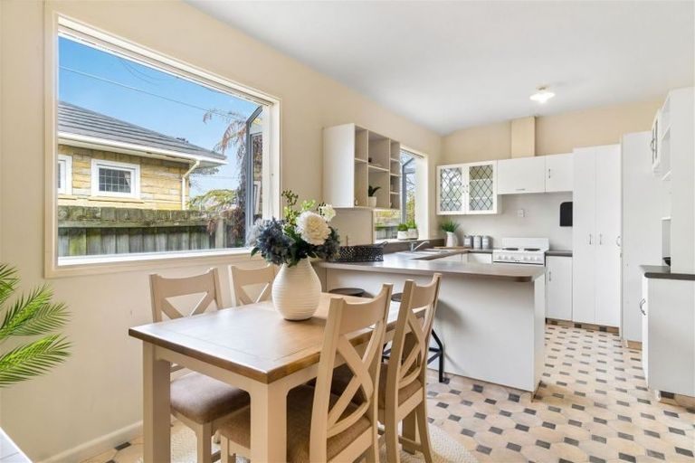 Photo of property in 2 Milton Street, Somerfield, Christchurch, 8024