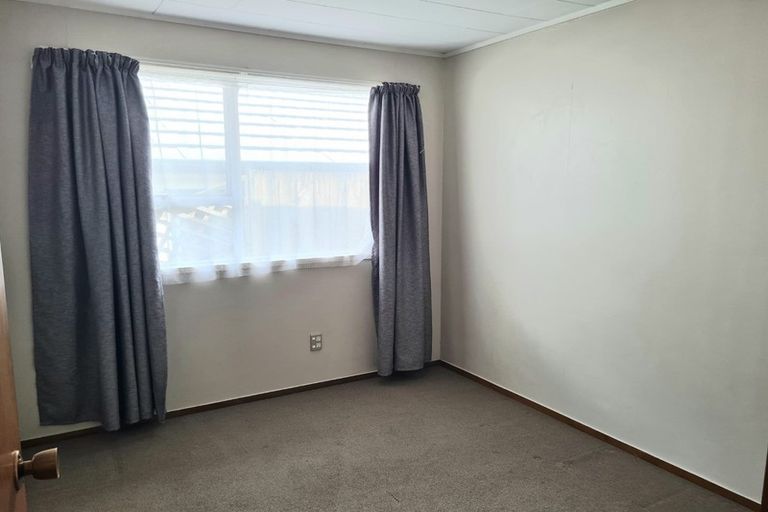 Photo of property in 4 Ballial Place, West Harbour, Auckland, 0618