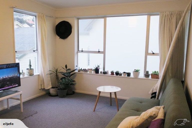 Photo of property in 2/72 Freyberg Street, Lyall Bay, Wellington, 6022