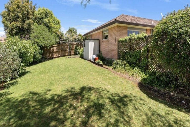 Photo of property in 18 Amberwood Drive, Northpark, Auckland, 2013