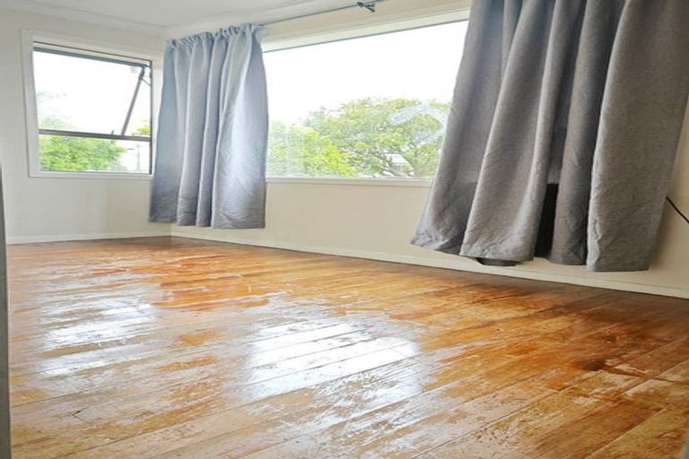 Photo of property in 18 Saint Leonards Road, Kelston, Auckland, 0602