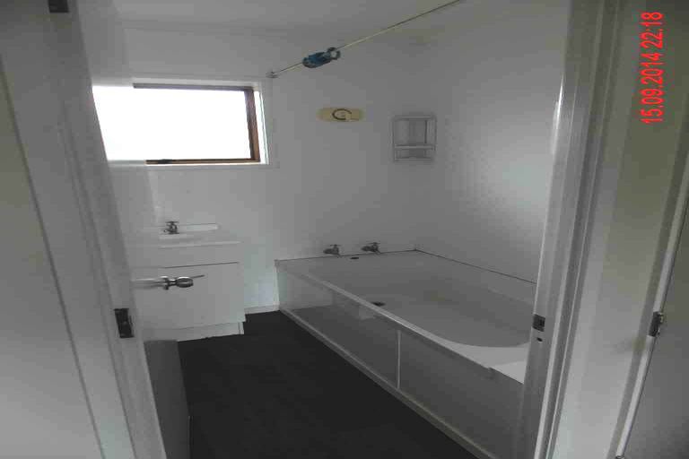 Photo of property in 1/65 Edmonton Road, Henderson, Auckland, 0612