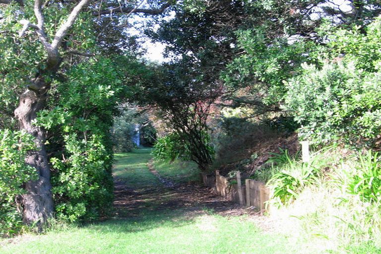 Photo of property in 10 Henare Street, Waikanae Beach, Waikanae, 5036