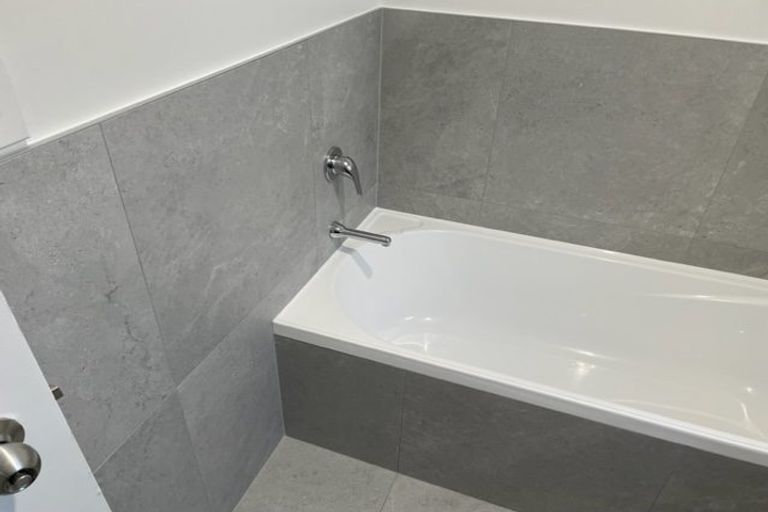 Photo of property in 1/4 Keeling Road, Henderson, Auckland, 0612