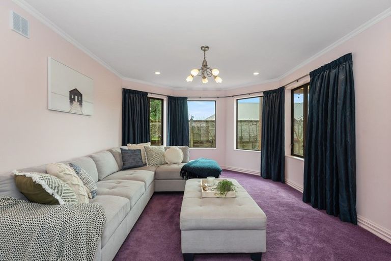 Photo of property in 35 Nielsen Gardens, Rototuna, Hamilton, 3210